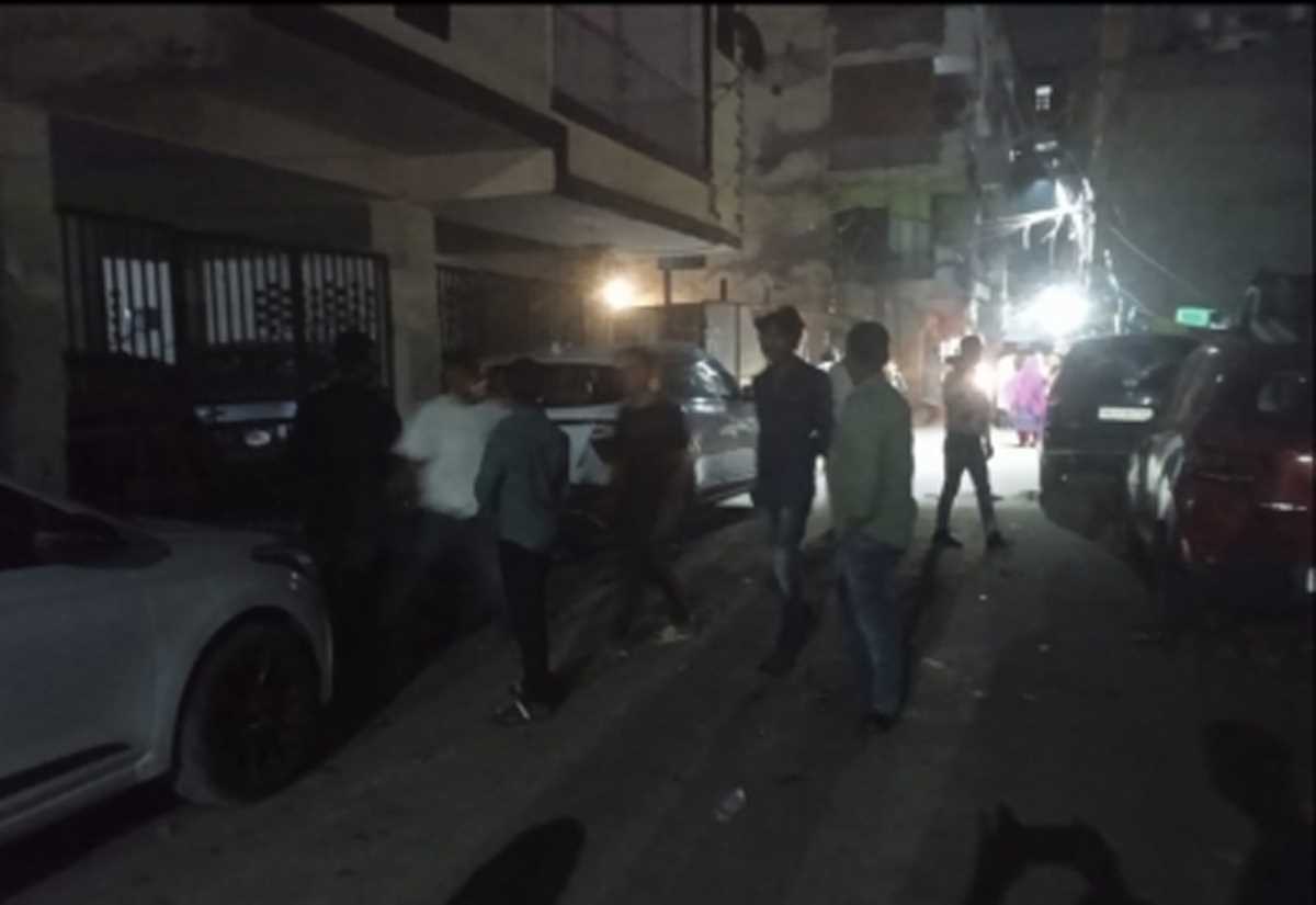 भूकंप का असर : इमारतें झुकने की शिकायतें आईं, दिल्ली दमकल विभाग सतर्क भूकंप का असर : इमारतें झुकने की शिकायतें आईं, दिल्ली दमकल विभाग सतर्क